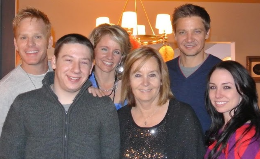 Jeremy Renner Parents